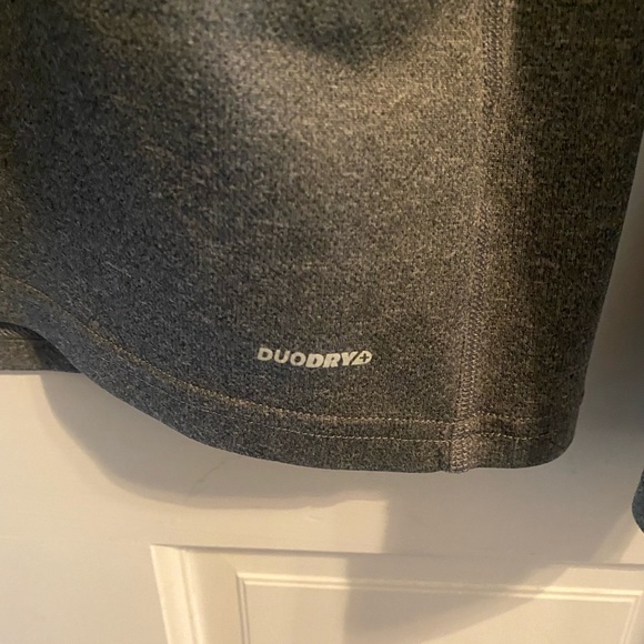Champion duo dry long sleeve tee. In gray .little thicker than a T-shirt. Size M - Picture 4 of 5